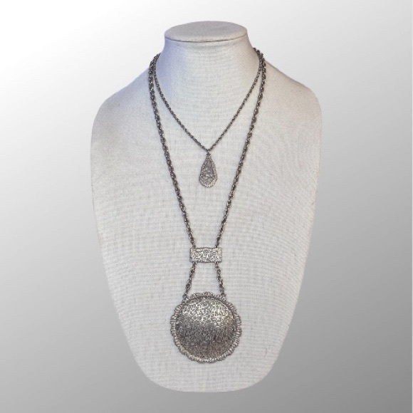 Jewelry - 🌼Two Tier Filigree Large Medallion Pendant Necklace